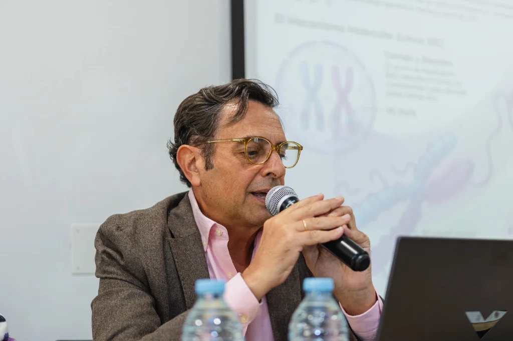 El Dr. Balmori como ponente en un congreso
